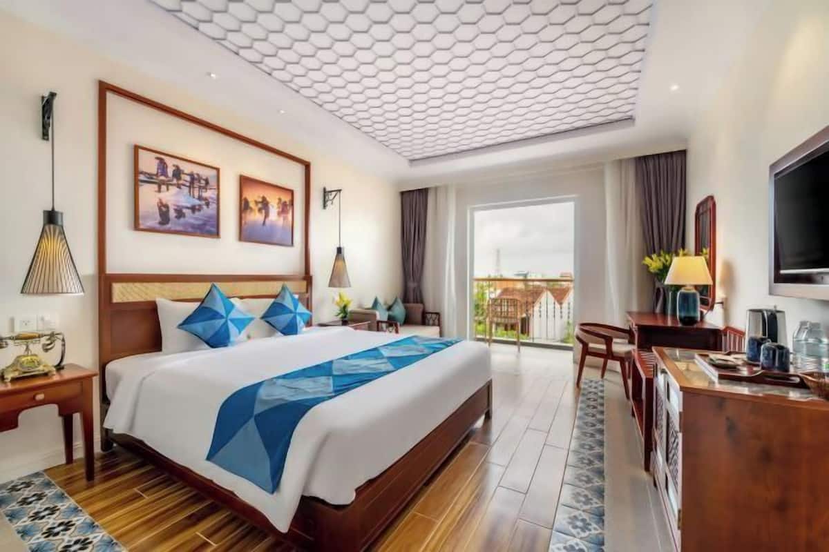 Premium bedding, down comforters, pillowtop beds, minibar