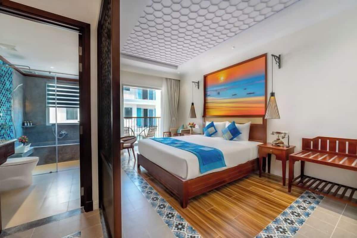 Premium bedding, down comforters, pillowtop beds, minibar
