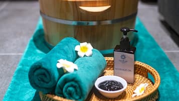 Couples treatment rooms, body treatments, hot stone massages