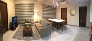 Deluxe Studio Suite | Living area