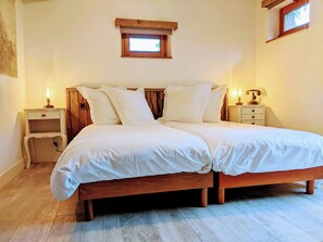 3 室のベッドルーム、アイロン / アイロン台、旅行用ベビーベッド、WiFi (無料)