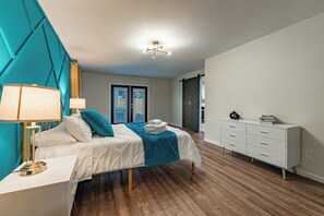 3 bedrooms, desk, iron/ironing board, travel crib