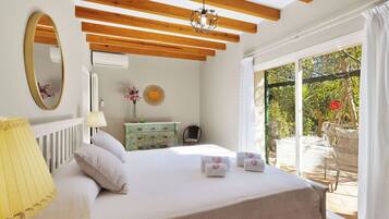 Family Villa | 5 bedrooms, iron/ironing board, free WiFi