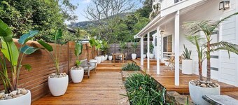 Wombarra Luxe Cottage - five minute walk to the beach