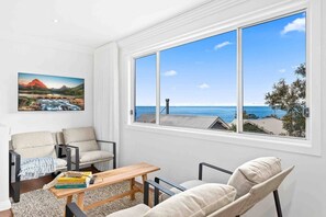 Smart TV, books, stereo