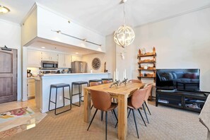 Dining - Lower Borders 111 (Beaver Creek)