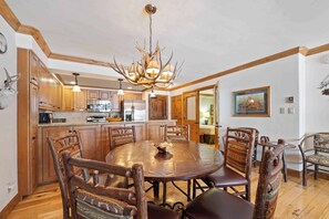 Dining - Lower Borders 203 (Beaver Creek)