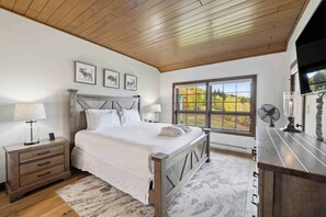 3 slaapkamers, een strijkplank/strijkijzer, reisbedje, wifi