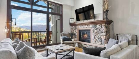 Télévision, cheminée