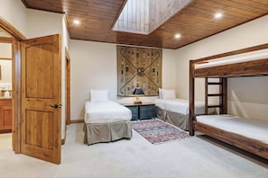 3 soverom, strykejern/-brett, reiseseng for barn og wi-fi