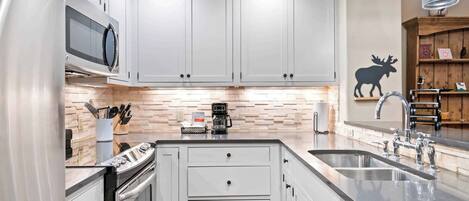Microwave, stovetop, dishwasher, coffee/tea maker