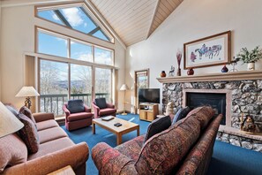 TV, fireplace - Upper Borders 405 (Beaver Creek)