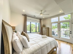 3 slaapkamers, een strijkplank/strijkijzer, gratis wifi, beddengoed
