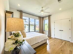3 bedrooms, iron/ironing board, free WiFi, bed sheets - Music Row Luxury Townhome Unit A (Nashville)