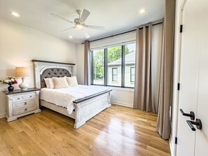 3 室のベッドルーム、アイロン / アイロン台、WiFi (無料)、ベッドシーツ