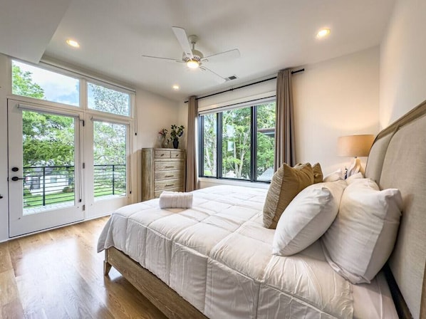 3 bedrooms, iron/ironing board, WiFi, bed sheets