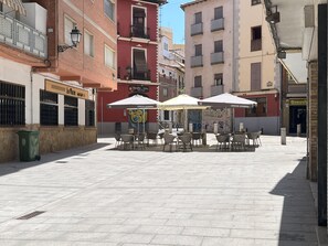 Outdoor dining - Precioso Apartamento con Patio (Granada)