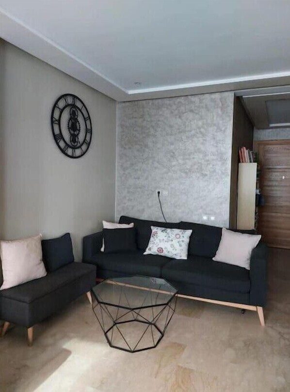 TV - Bel appart lumineux.
(casablanca)