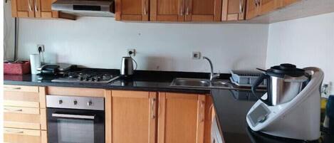 Refrigerador, horno, lavavajillas, tostadora