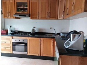 Fridge, oven, dishwasher, toaster - Bel appart lumineux.
(casablanca)