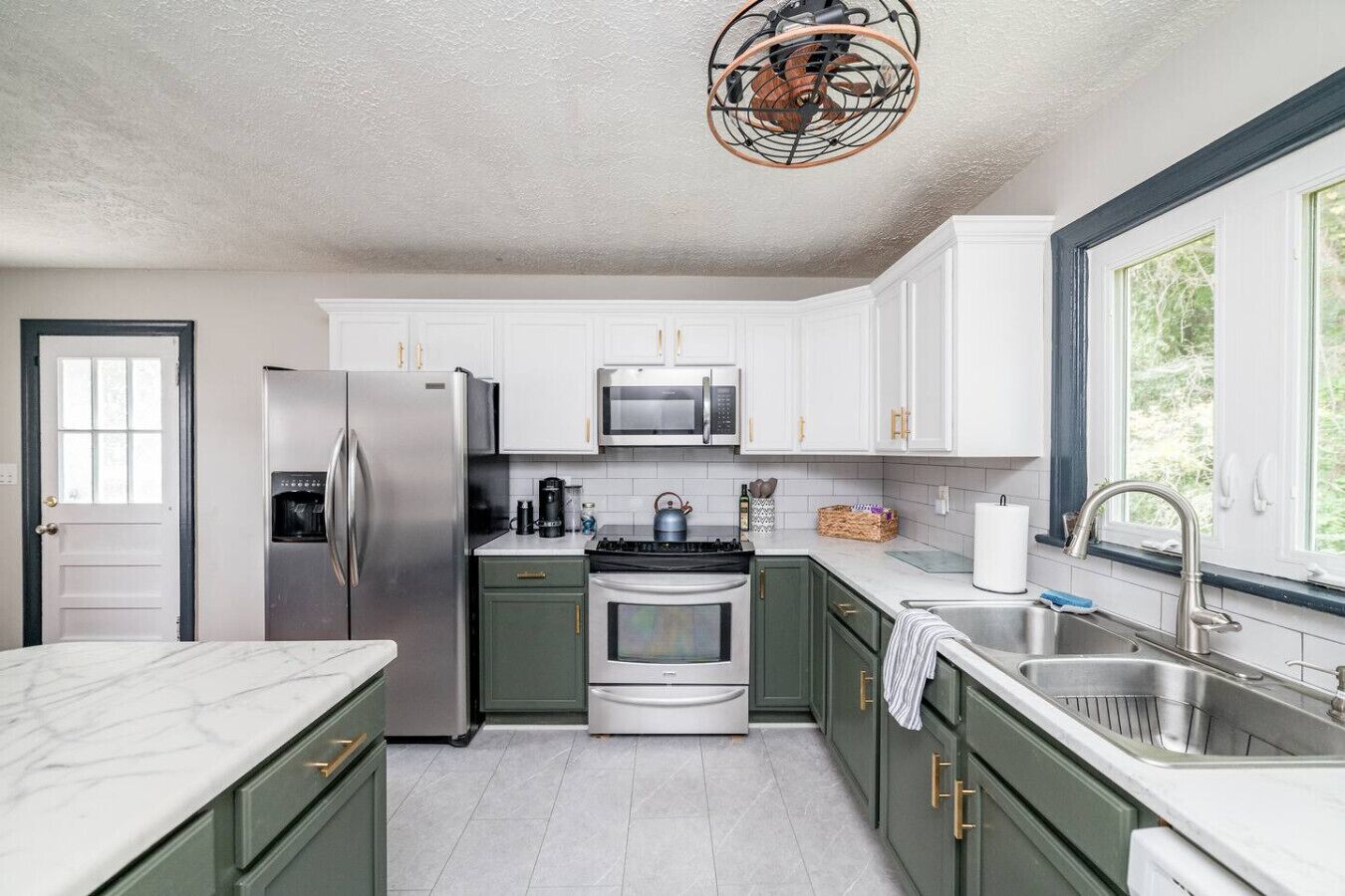 雪櫃、微波爐、焗爐、爐具