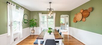 The Mimosa | Family Friendly, 2 King Bds, Big Yard