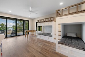 3 bedrooms, travel crib, WiFi, bed sheets - Dock, Water Views, Kayaks, Fire Pit, Game Room (Winchester)