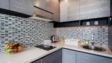 Comfort Condo | Private kitchenette | Electric kettle