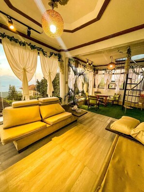 TV - Spacious Tagaytay Retreat for 12pax (Tagayatay City)