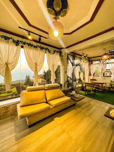 Spacious Tagaytay Retreat for 12pax