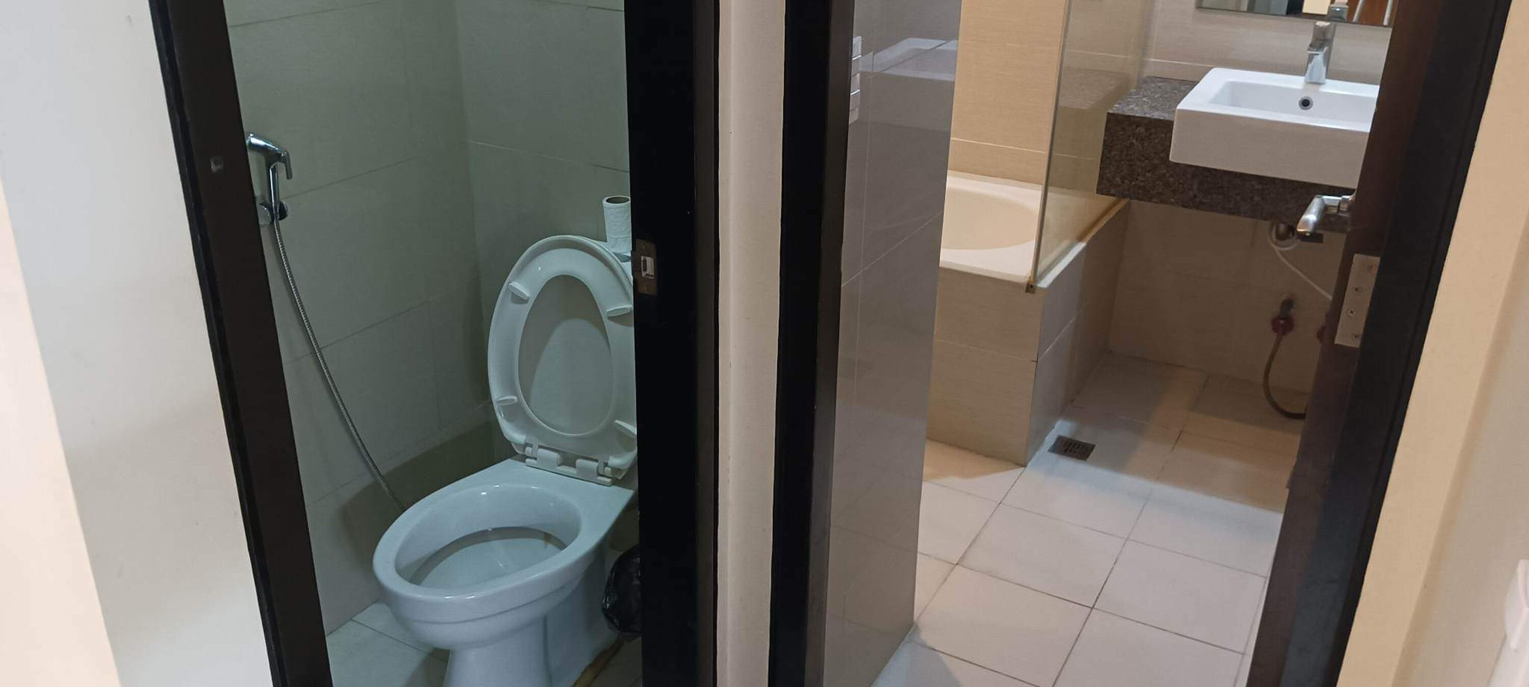 deluxe studio suite | bathroom