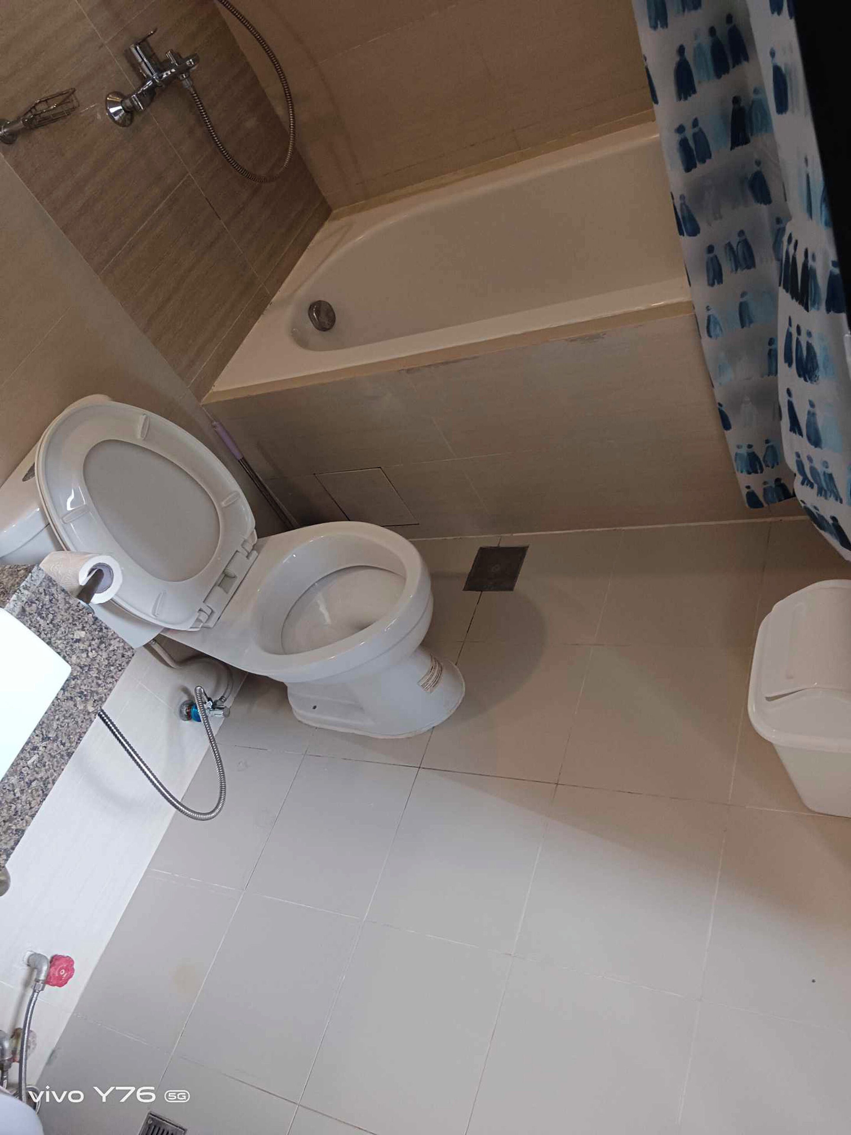 executive studio | bathroom