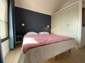 2 bedrooms