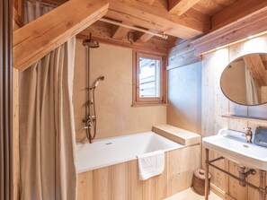 Hair dryer, towels - Ski-in Ski-out Chalet with Spa, Pets Allowed, Parking (Huez)