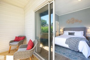 5 bedrooms, desk, iron/ironing board, travel cot