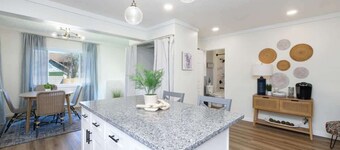 Walk To Beach | Modern Design | 5Bed | 3Full Bath