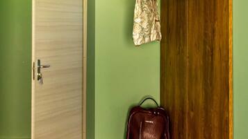 1 Schlafzimmer, Betten mit Memory-Foam-Matratzen, Minibar, Schreibtisch