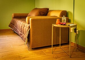 เตียงเมมโมรีโฟม, มินิบาร์, โต๊ะทำงาน, Wi-Fi ฟรี