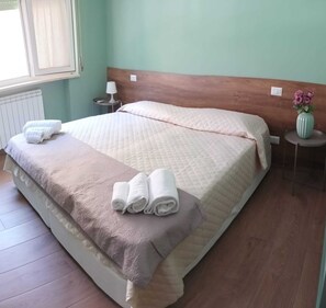 Memory foam beds, minibar, desk, free WiFi - Incastro B&B in Crotone (Crotone)