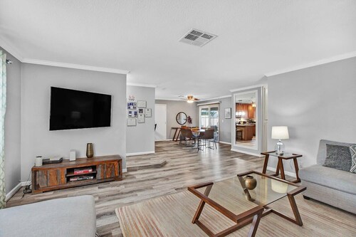 1 Story Henderson Home w 3BR, Hot tub, Sleeps 6