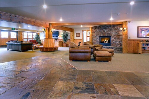 Black Bear Hideout,Ski in/out,Ski Locker,Hot tub!