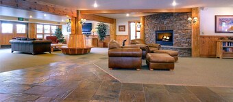 Black Bear Hideout,Ski in/out,Ski Locker,Hot tub!