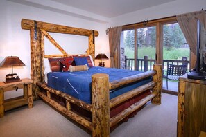 2 bedrooms, travel cot, WiFi, bed sheets