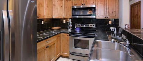 Coffee/tea maker, fridge, microwave, oven