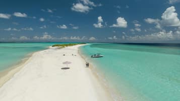 Beach nearby, white sand, sun loungers, beach towels