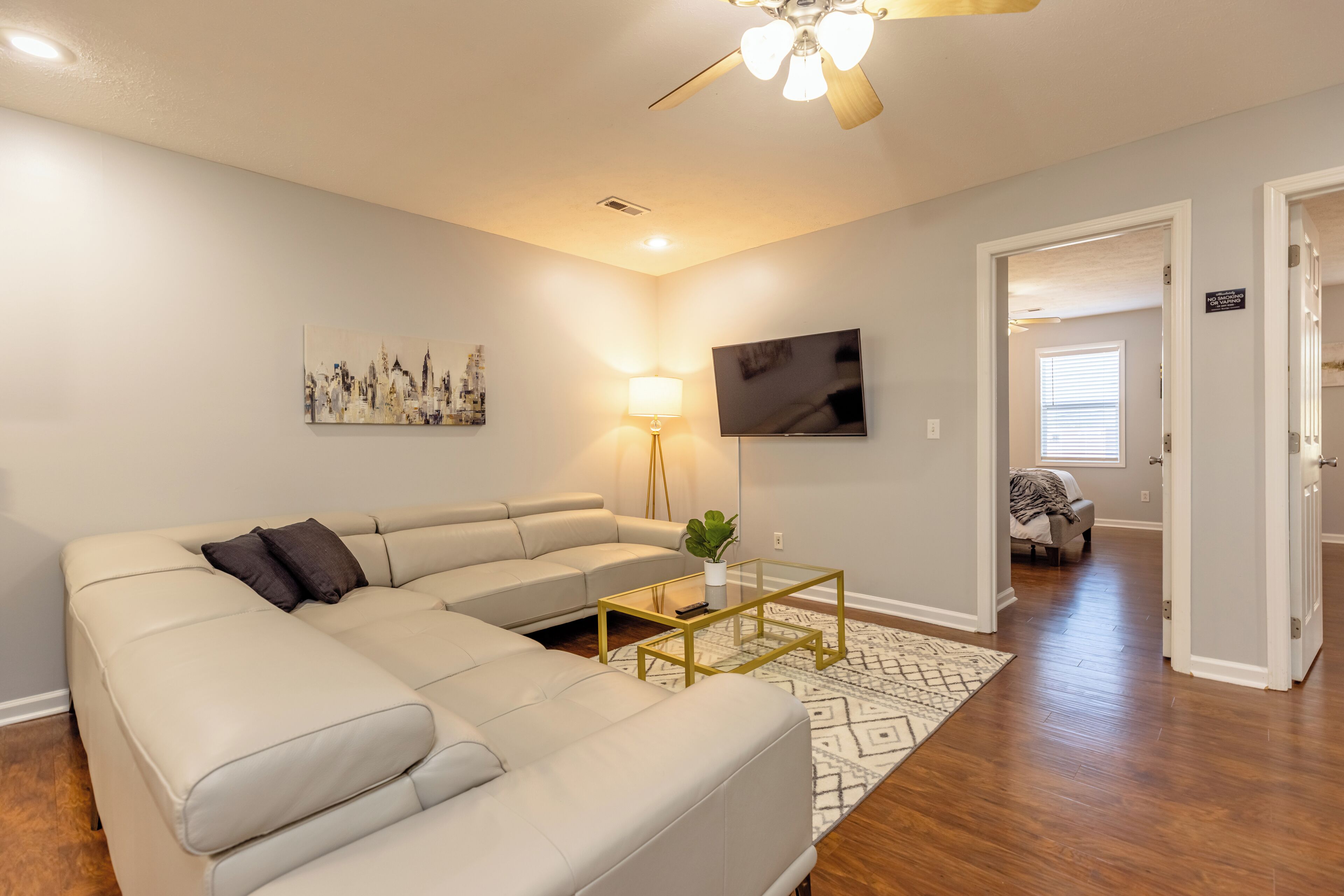 Modern 2 BR apartment great location