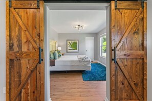 4 habitaciones, tabla de planchar con plancha y wifi gratis 