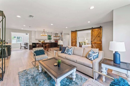"Casa Del Sol Retreat" Front Porch, W/D, 4-Br