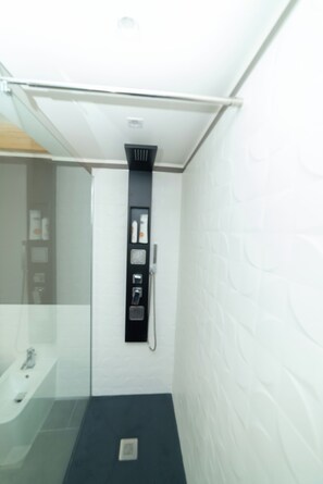 Shower, hair dryer, bidet, towels - La Casetta117 (Cagliari)