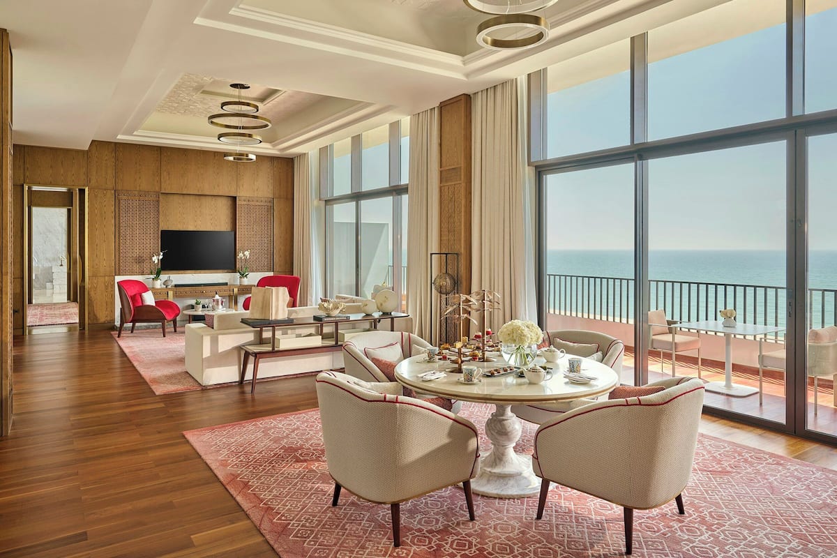 Royal Suite | Egyptian cotton sheets, premium bedding, down comforters, pillowtop beds